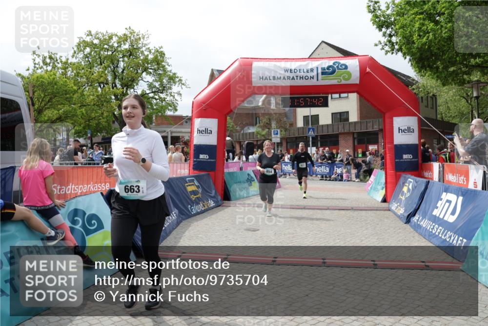 10.05.2026 - 8. Wedeler Halbmarathon Yannick Fuchs http://msf.ph/oto/9735704 10.05.2026 11:57:41 Ziel 611, 663, 854 meine-sportfotos.de