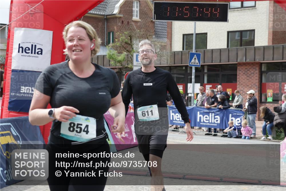 10.05.2026 - 8. Wedeler Halbmarathon Yannick Fuchs http://msf.ph/oto/9735708 10.05.2026 11:57:43 Ziel 558, 611, 663, 836, 854 meine-sportfotos.de