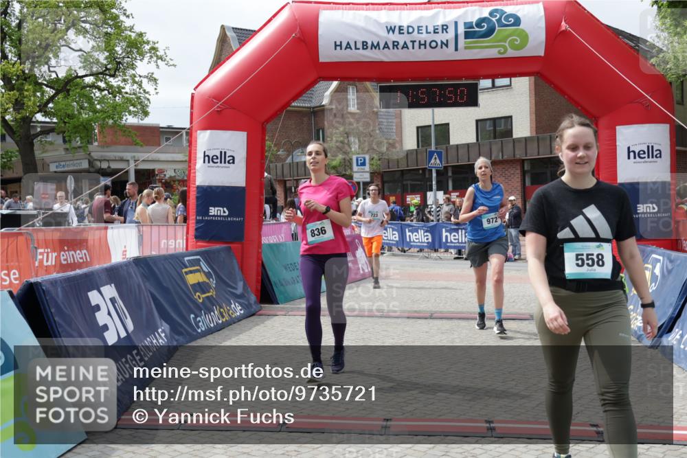 10.05.2026 - 8. Wedeler Halbmarathon Yannick Fuchs http://msf.ph/oto/9735721 10.05.2026 11:57:49 Ziel 558, 723, 836, 972 meine-sportfotos.de