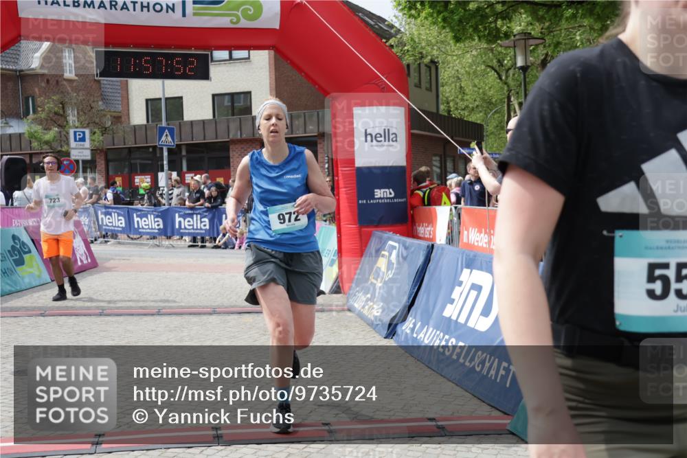 10.05.2026 - 8. Wedeler Halbmarathon Yannick Fuchs http://msf.ph/oto/9735724 10.05.2026 11:57:50 Ziel 558, 723, 836, 972 meine-sportfotos.de