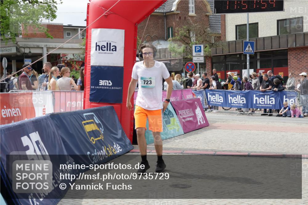 10.05.2026 - 8. Wedeler Halbmarathon Yannick Fuchs http://msf.ph/oto/9735729 10.05.2026 11:57:52 Ziel 558, 723, 836, 972 meine-sportfotos.de