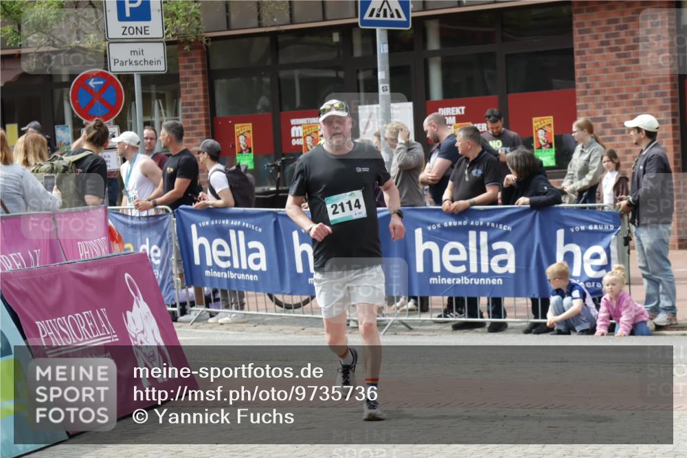 10.05.2026 - 8. Wedeler Halbmarathon Yannick Fuchs http://msf.ph/oto/9735736 10.05.2026 11:57:58 Ziel 2114 meine-sportfotos.de