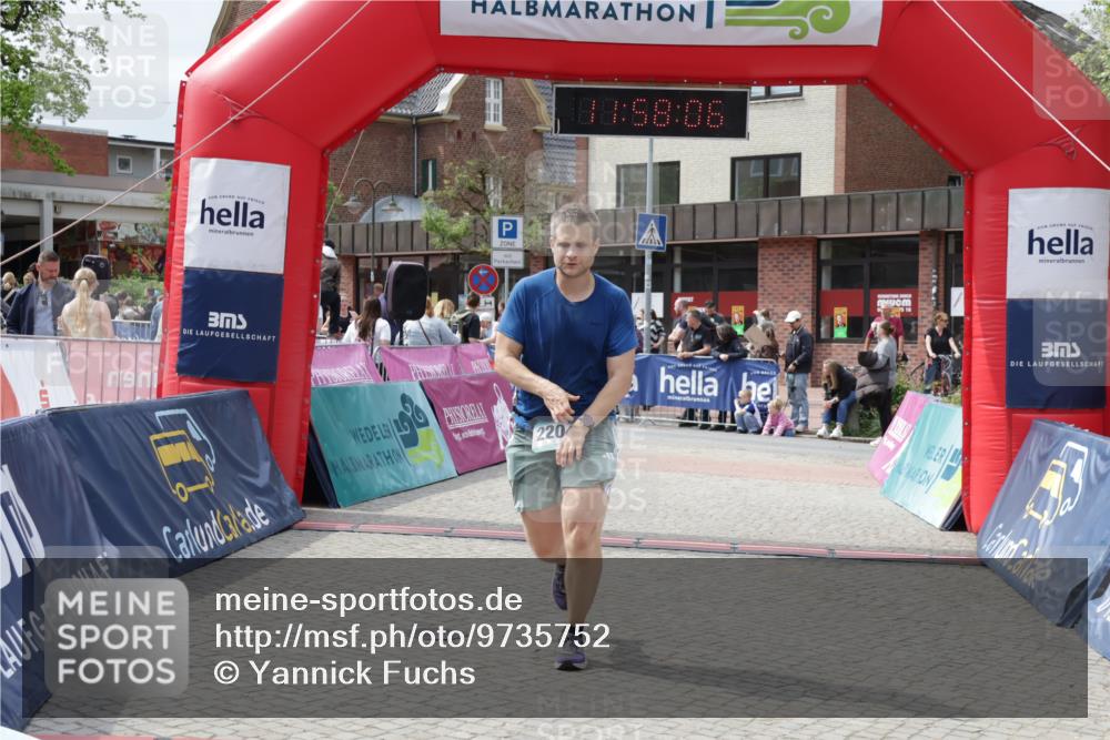 10.05.2026 - 8. Wedeler Halbmarathon Yannick Fuchs http://msf.ph/oto/9735752 10.05.2026 11:58:04 Ziel 2114, 2204 meine-sportfotos.de