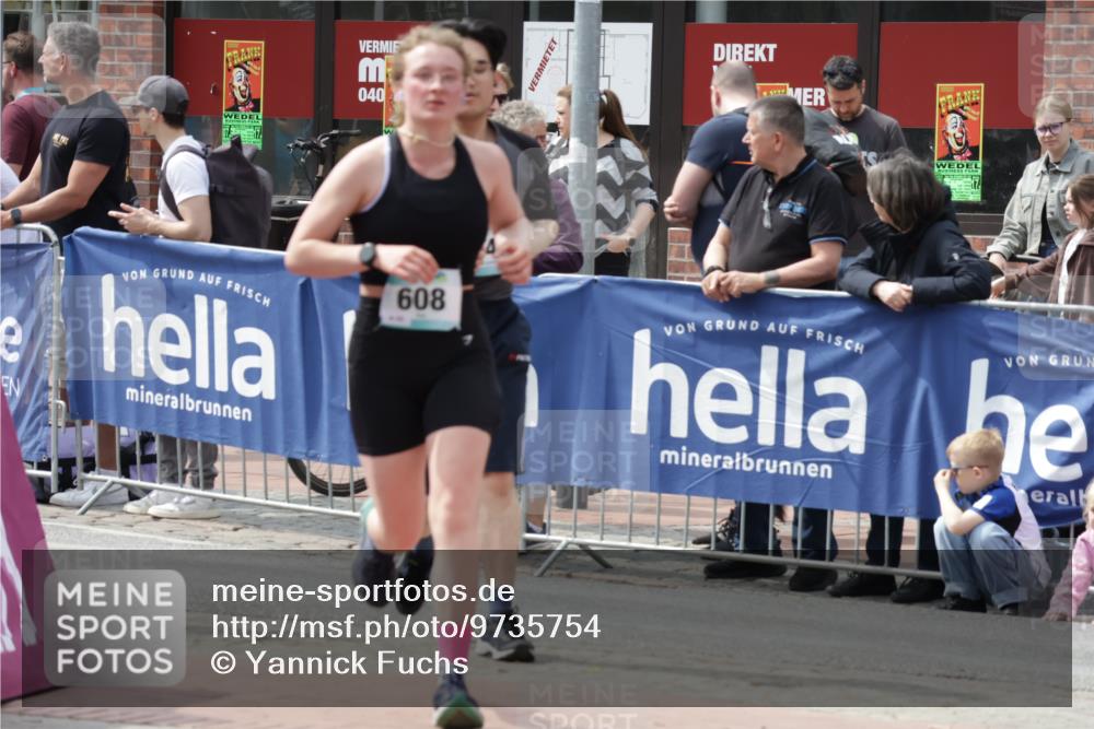 10.05.2026 - 8. Wedeler Halbmarathon Yannick Fuchs http://msf.ph/oto/9735754 10.05.2026 11:58:07 Ziel 608, 894, 2204 meine-sportfotos.de
