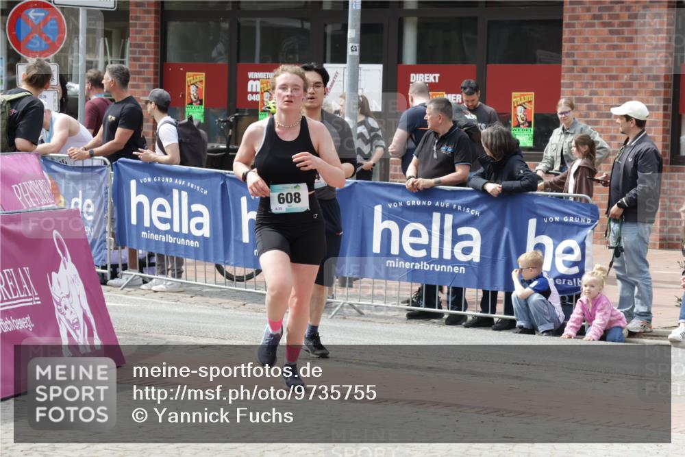 10.05.2026 - 8. Wedeler Halbmarathon Yannick Fuchs http://msf.ph/oto/9735755 10.05.2026 11:58:07 Ziel 608, 894, 2204 meine-sportfotos.de