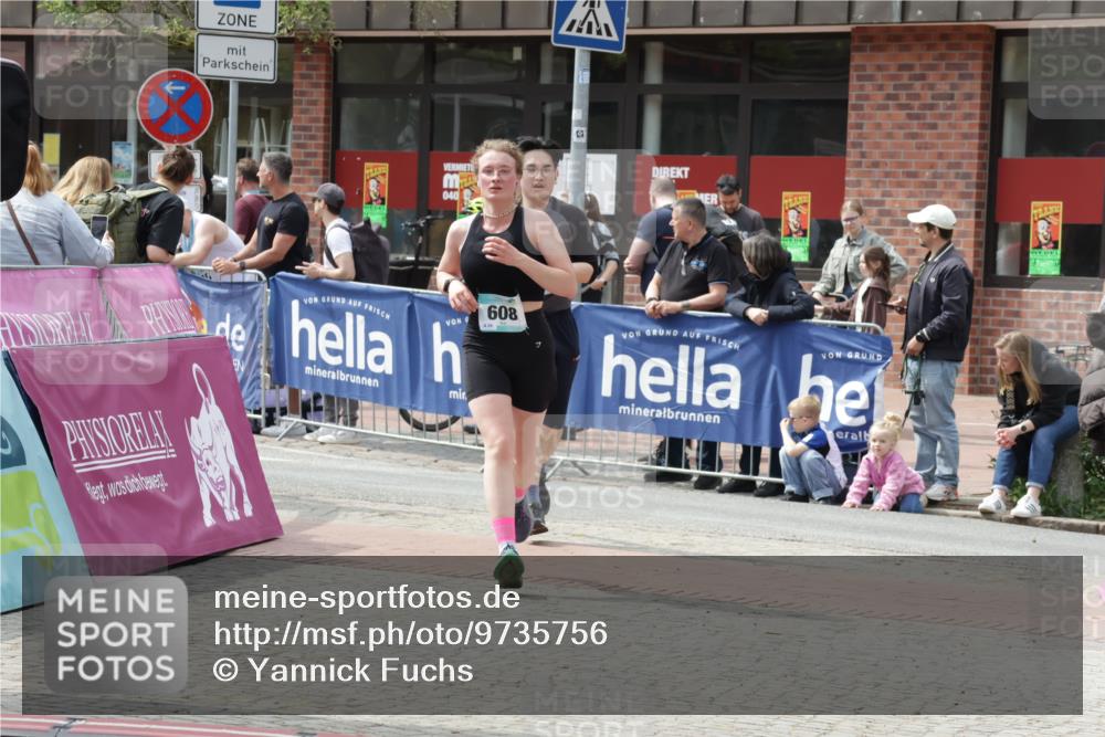 10.05.2026 - 8. Wedeler Halbmarathon Yannick Fuchs http://msf.ph/oto/9735756 10.05.2026 11:58:07 Ziel 608, 894, 2204 meine-sportfotos.de