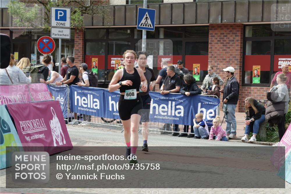 10.05.2026 - 8. Wedeler Halbmarathon Yannick Fuchs http://msf.ph/oto/9735758 10.05.2026 11:58:07 Ziel 608, 894, 2204 meine-sportfotos.de