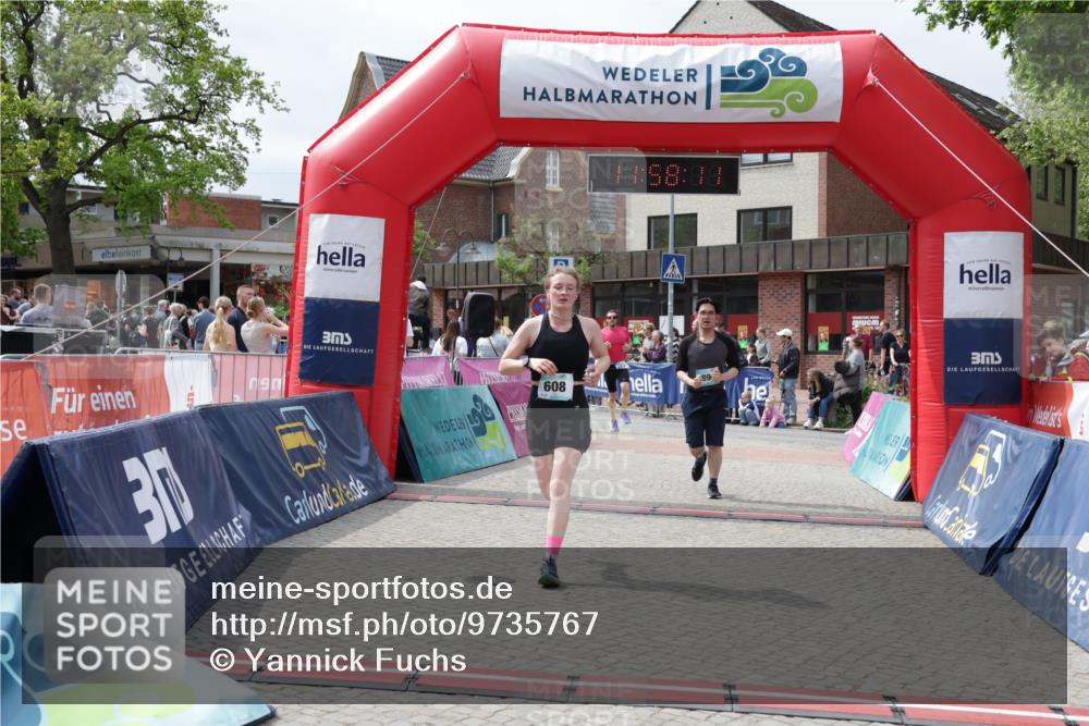 10.05.2026 - 8. Wedeler Halbmarathon Yannick Fuchs http://msf.ph/oto/9735767 10.05.2026 11:58:09 Ziel 608, 894, 2204, 2231 meine-sportfotos.de