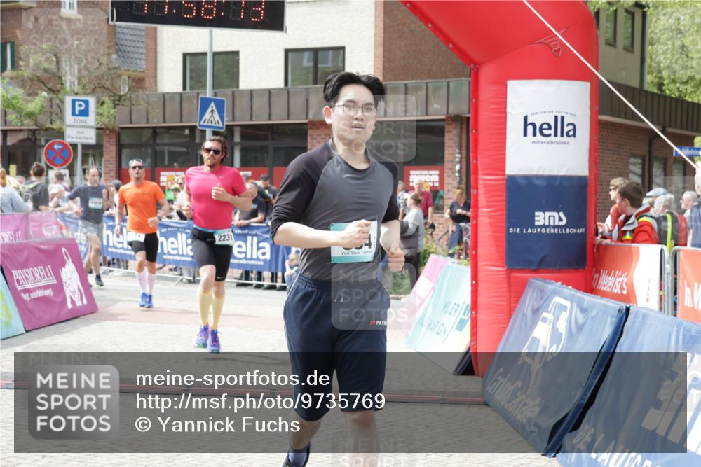 10.05.2026 - 8. Wedeler Halbmarathon Yannick Fuchs http://msf.ph/oto/9735769 10.05.2026 11:58:11 Ziel 324, 608, 894, 1008, 2231 meine-sportfotos.de
