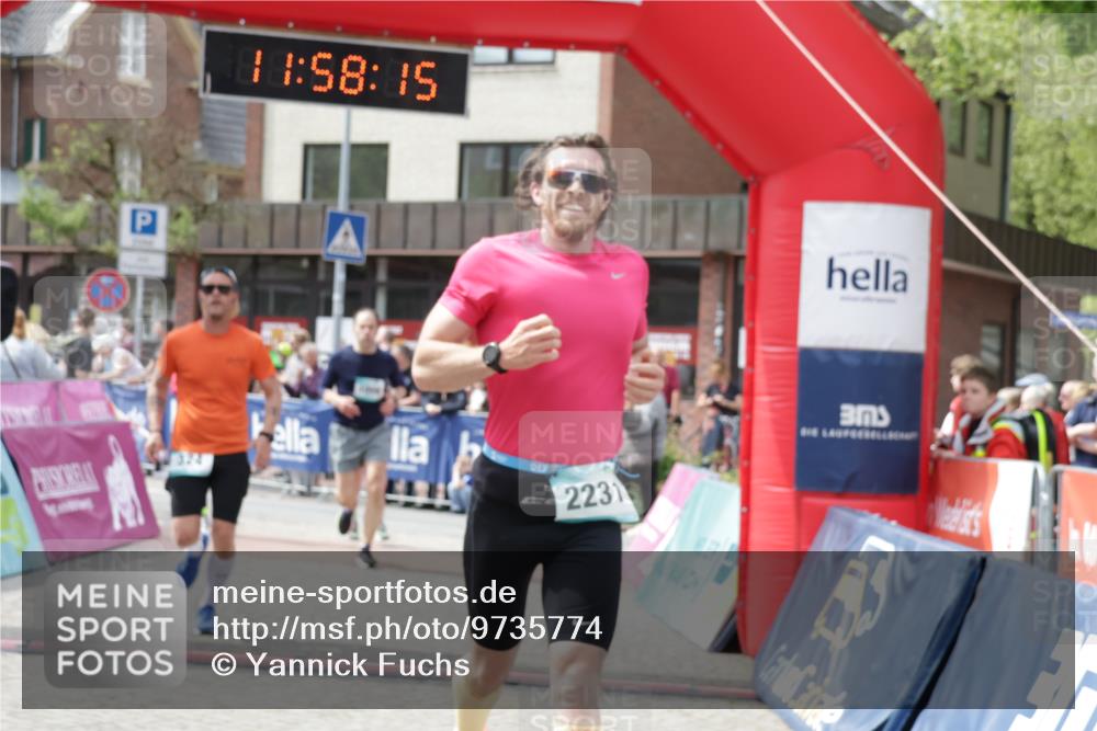 10.05.2026 - 8. Wedeler Halbmarathon Yannick Fuchs http://msf.ph/oto/9735774 10.05.2026 11:58:13 Ziel 297, 324, 608, 894, 1008, 1043, 2231 meine-sportfotos.de