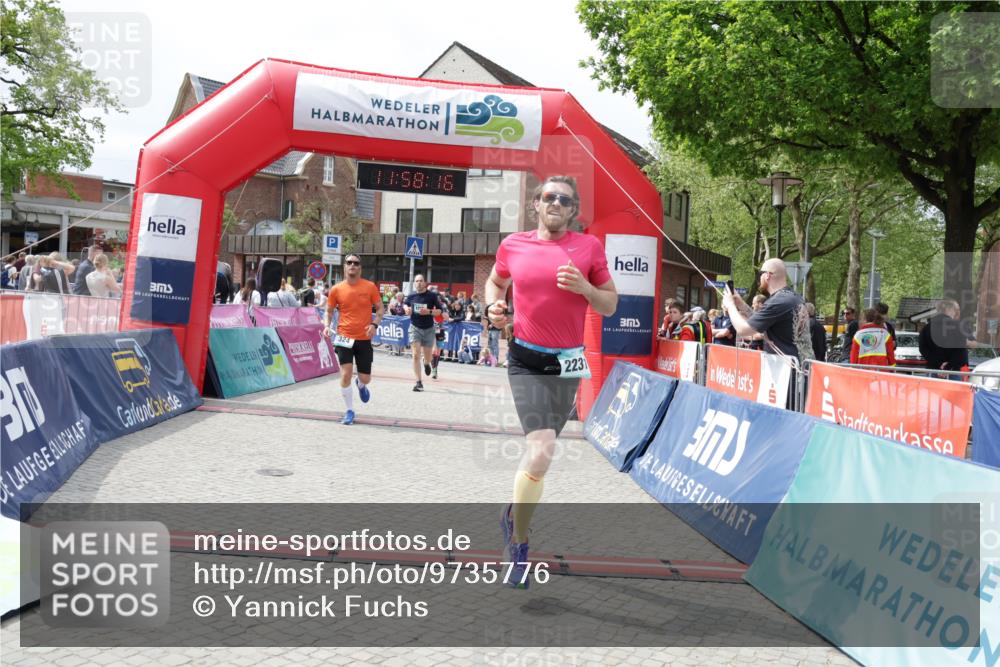10.05.2026 - 8. Wedeler Halbmarathon Yannick Fuchs http://msf.ph/oto/9735776 10.05.2026 11:58:14 Ziel 297, 324, 608, 894, 1008, 1043, 2231 meine-sportfotos.de