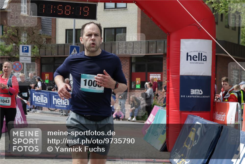 10.05.2026 - 8. Wedeler Halbmarathon Yannick Fuchs http://msf.ph/oto/9735790 10.05.2026 11:58:17 Ziel 37, 297, 324, 1008, 1043, 2231 meine-sportfotos.de