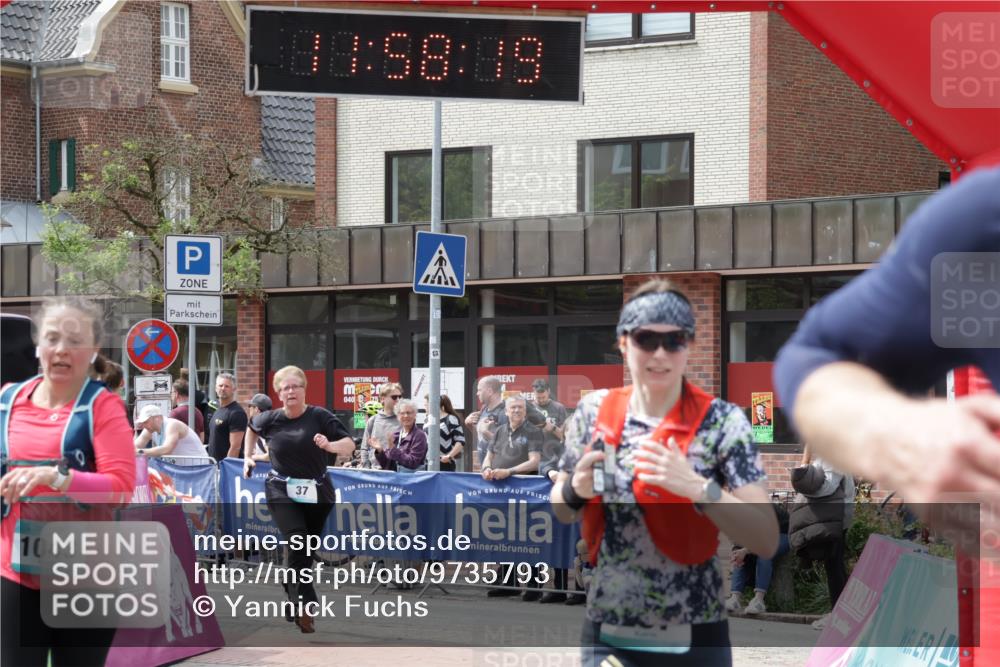 10.05.2026 - 8. Wedeler Halbmarathon Yannick Fuchs http://msf.ph/oto/9735793 10.05.2026 11:58:17 Ziel 37, 297, 324, 1008, 1043, 2231 meine-sportfotos.de