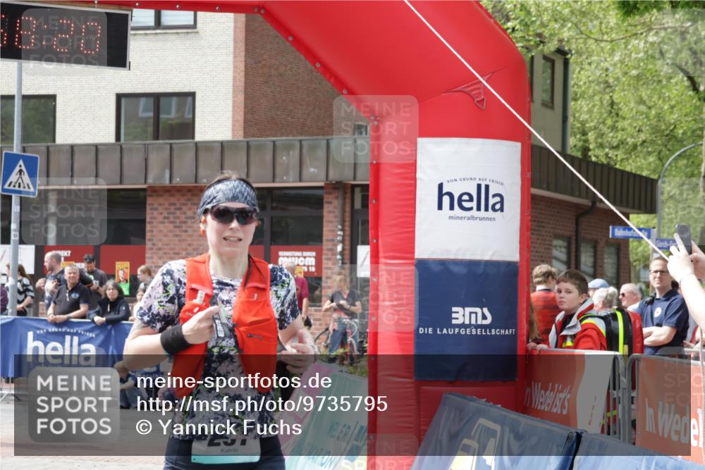 10.05.2026 - 8. Wedeler Halbmarathon Yannick Fuchs http://msf.ph/oto/9735795 10.05.2026 11:58:18 Ziel 37, 297, 324, 1008, 1043, 2231 meine-sportfotos.de