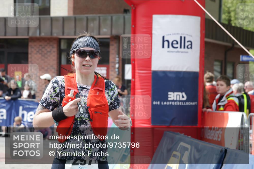 10.05.2026 - 8. Wedeler Halbmarathon Yannick Fuchs http://msf.ph/oto/9735796 10.05.2026 11:58:18 Ziel 37, 297, 324, 1008, 1043, 2231 meine-sportfotos.de