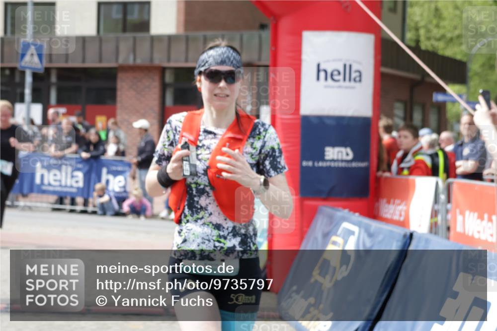 10.05.2026 - 8. Wedeler Halbmarathon Yannick Fuchs http://msf.ph/oto/9735797 10.05.2026 11:58:18 Ziel 37, 297, 324, 1008, 1043, 2231 meine-sportfotos.de