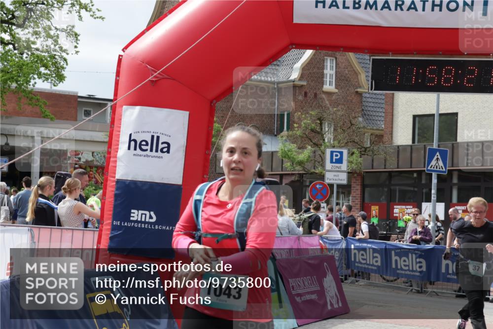 10.05.2026 - 8. Wedeler Halbmarathon Yannick Fuchs http://msf.ph/oto/9735800 10.05.2026 11:58:19 Ziel 37, 297, 324, 1008, 1043 meine-sportfotos.de
