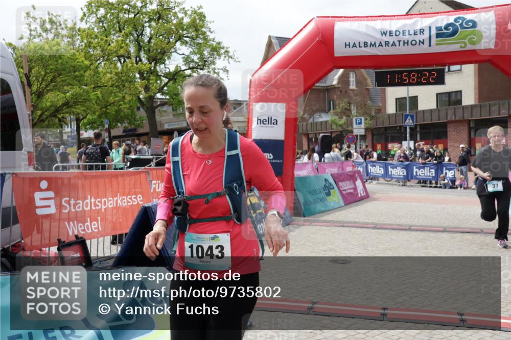 10.05.2026 - 8. Wedeler Halbmarathon Yannick Fuchs http://msf.ph/oto/9735802 10.05.2026 11:58:20 Ziel 37, 297, 324, 1008, 1043 meine-sportfotos.de