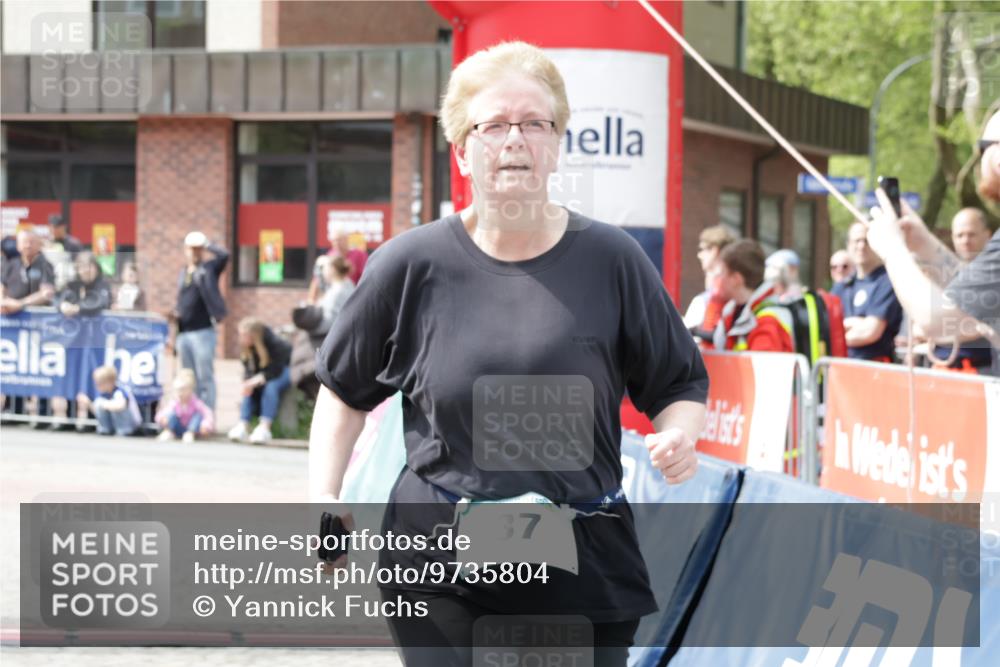 10.05.2026 - 8. Wedeler Halbmarathon Yannick Fuchs http://msf.ph/oto/9735804 10.05.2026 11:58:21 Ziel 37, 297, 1008, 1043 meine-sportfotos.de