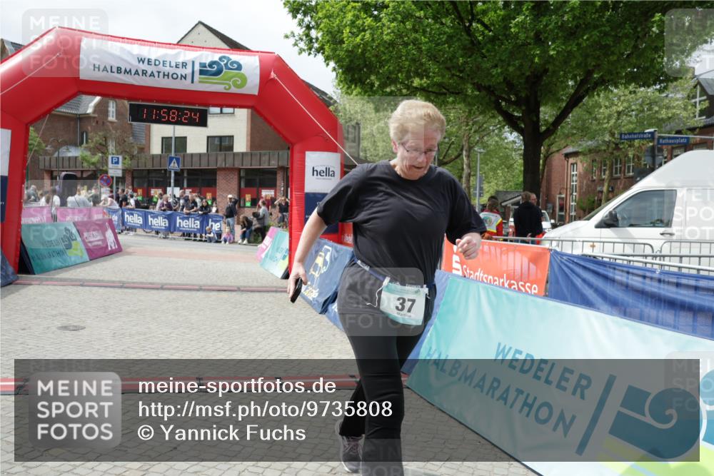 10.05.2026 - 8. Wedeler Halbmarathon Yannick Fuchs http://msf.ph/oto/9735808 10.05.2026 11:58:22 Ziel 37, 297, 1043 meine-sportfotos.de