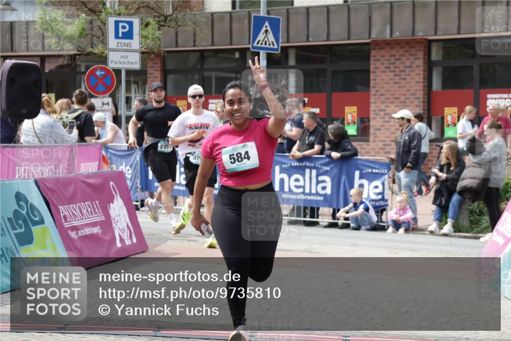 10.05.2026 - 8. Wedeler Halbmarathon Yannick Fuchs http://msf.ph/oto/9735810 10.05.2026 11:58:32 Ziel 77, 584, 879, 2131 meine-sportfotos.de