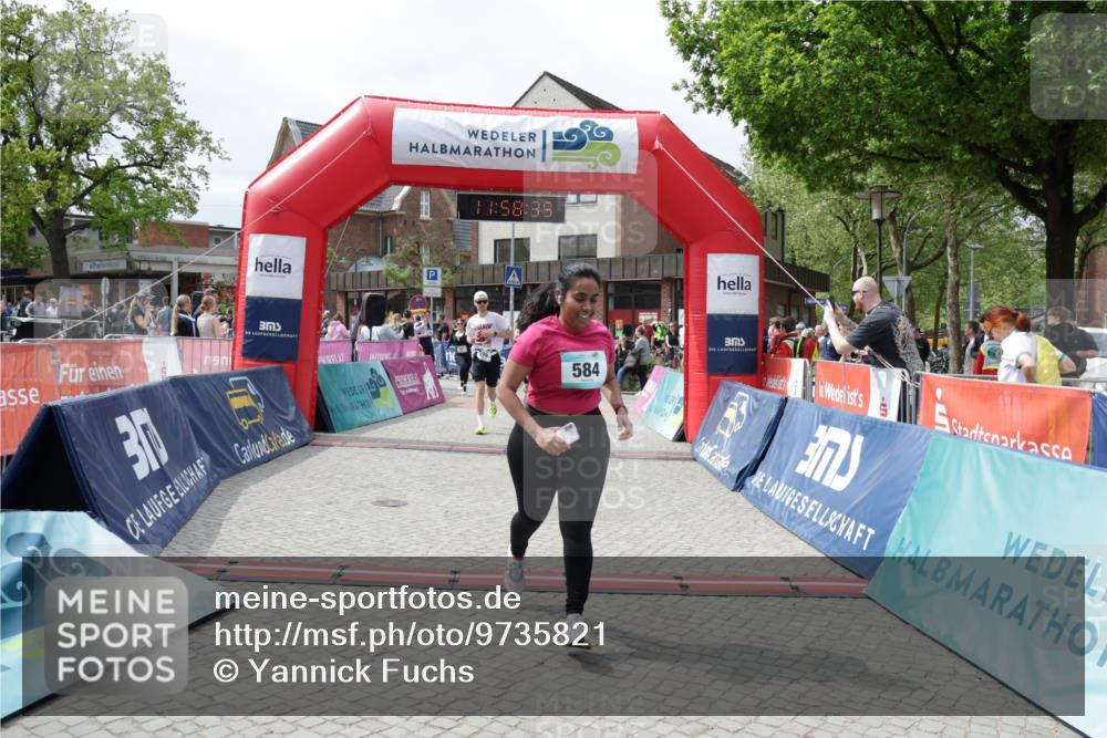 10.05.2026 - 8. Wedeler Halbmarathon Yannick Fuchs http://msf.ph/oto/9735821 10.05.2026 11:58:33 Ziel 77, 584, 879, 2131 meine-sportfotos.de