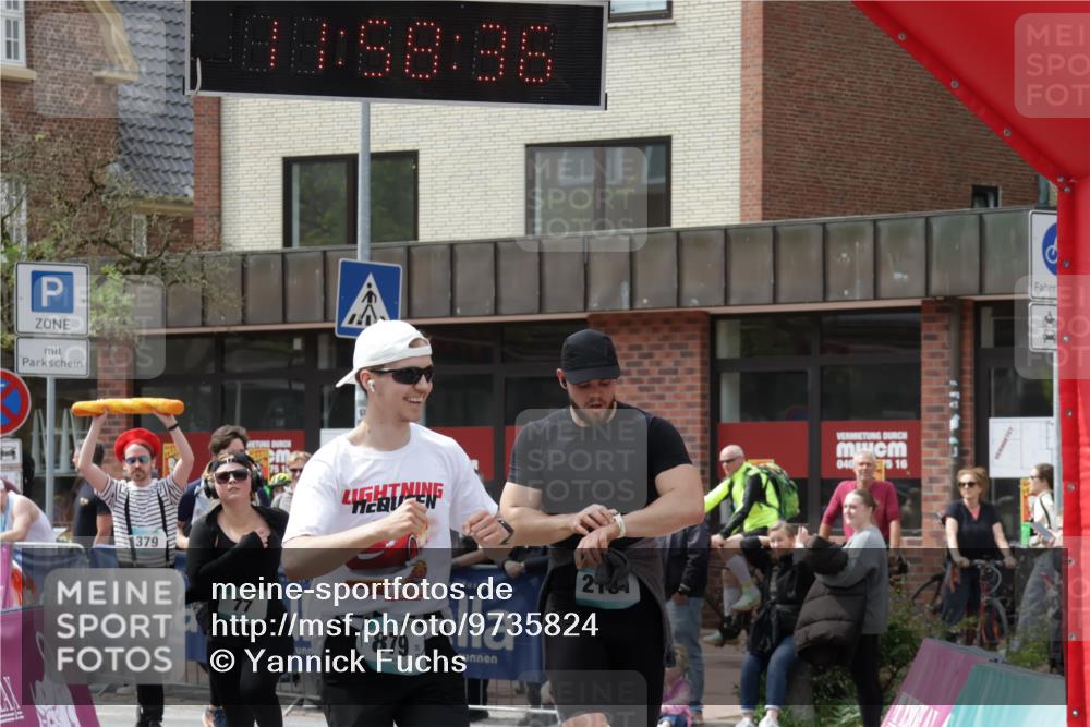 10.05.2026 - 8. Wedeler Halbmarathon Yannick Fuchs http://msf.ph/oto/9735824 10.05.2026 11:58:34 Ziel 77, 379, 380, 584, 879, 2131 meine-sportfotos.de