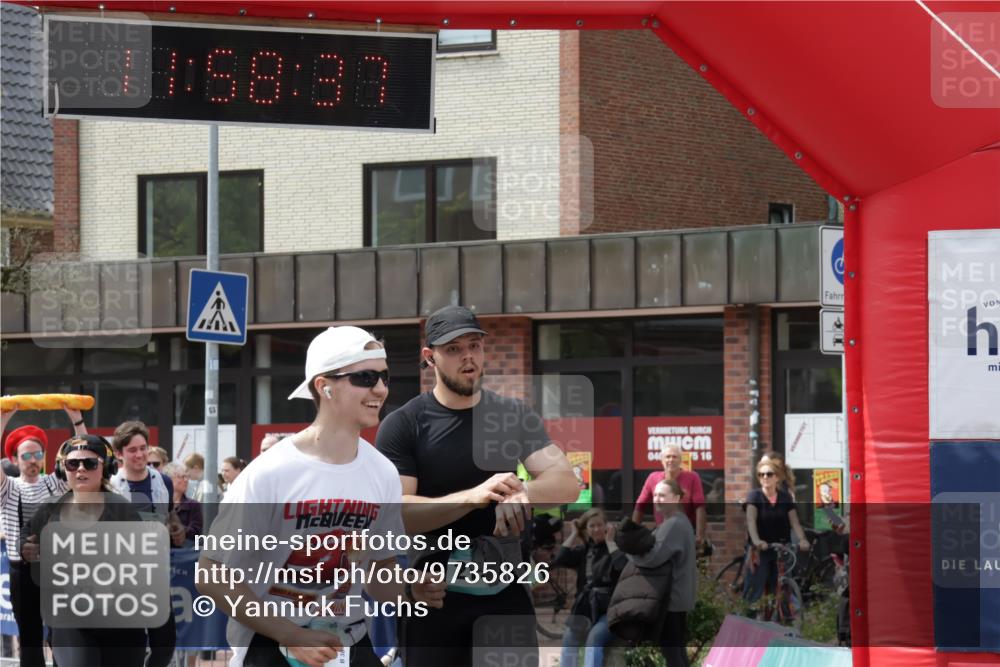 10.05.2026 - 8. Wedeler Halbmarathon Yannick Fuchs http://msf.ph/oto/9735826 10.05.2026 11:58:35 Ziel 77, 379, 380, 584, 879, 2131 meine-sportfotos.de