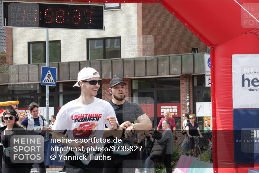 10.05.2026 - 8. Wedeler Halbmarathon Yannick Fuchs http://msf.ph/oto/9735827 10.05.2026 11:58:35 Ziel 77, 379, 380, 584, 879, 2131 meine-sportfotos.de