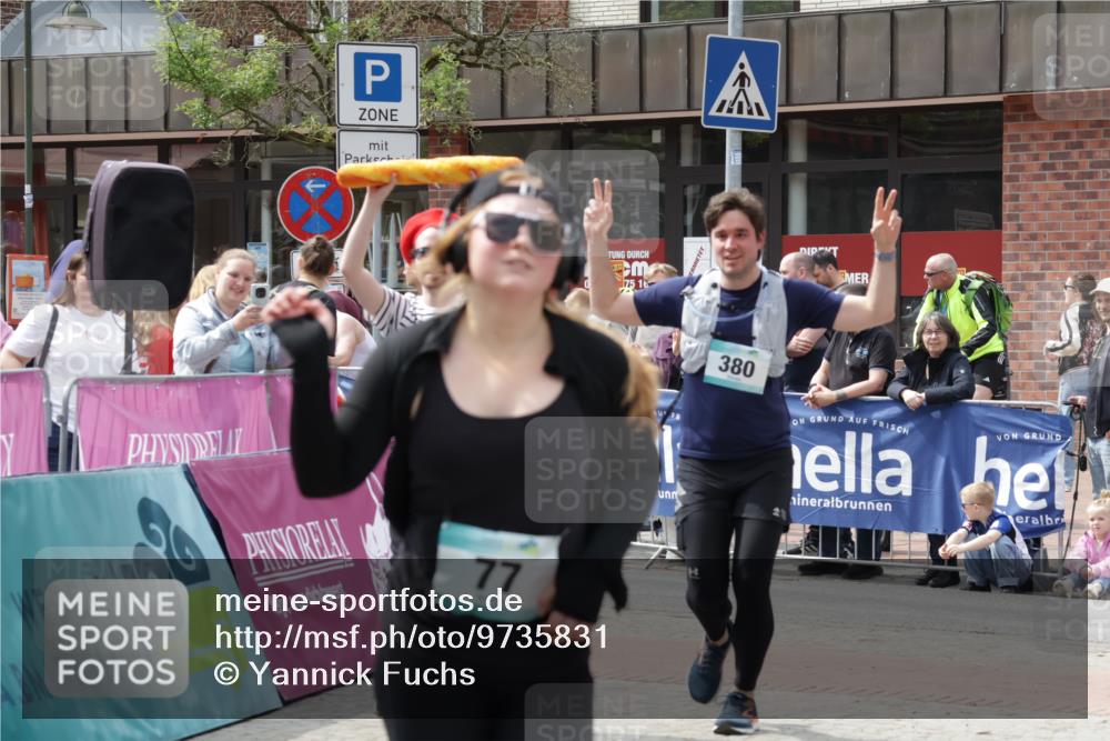 10.05.2026 - 8. Wedeler Halbmarathon Yannick Fuchs http://msf.ph/oto/9735831 10.05.2026 11:58:37 Ziel 77, 379, 380, 584, 879, 2131 meine-sportfotos.de