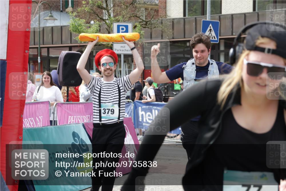 10.05.2026 - 8. Wedeler Halbmarathon Yannick Fuchs http://msf.ph/oto/9735838 10.05.2026 11:58:38 Ziel 77, 379, 380, 879, 2131 meine-sportfotos.de