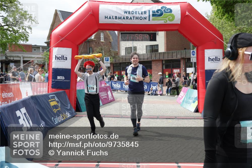 10.05.2026 - 8. Wedeler Halbmarathon Yannick Fuchs http://msf.ph/oto/9735845 10.05.2026 11:58:39 Ziel 77, 379, 380, 879, 2131 meine-sportfotos.de