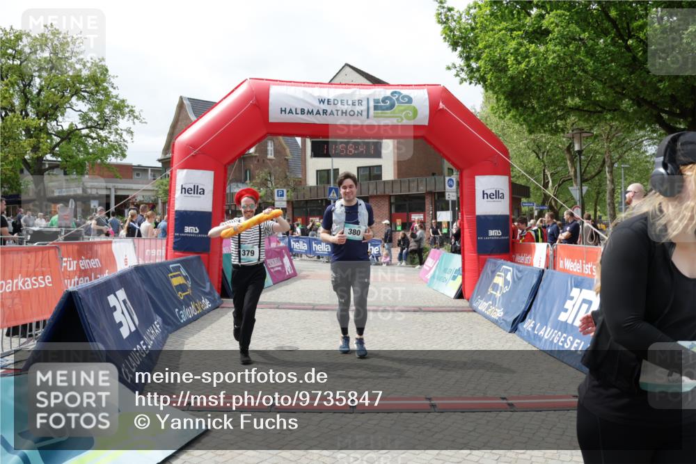 10.05.2026 - 8. Wedeler Halbmarathon Yannick Fuchs http://msf.ph/oto/9735847 10.05.2026 11:58:39 Ziel 77, 379, 380, 879, 2131 meine-sportfotos.de