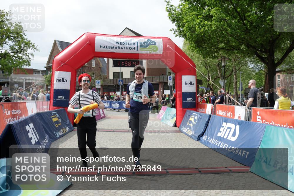 10.05.2026 - 8. Wedeler Halbmarathon Yannick Fuchs http://msf.ph/oto/9735849 10.05.2026 11:58:40 Ziel 77, 379, 380, 794, 879, 901, 2131, 2163, 2169 meine-sportfotos.de