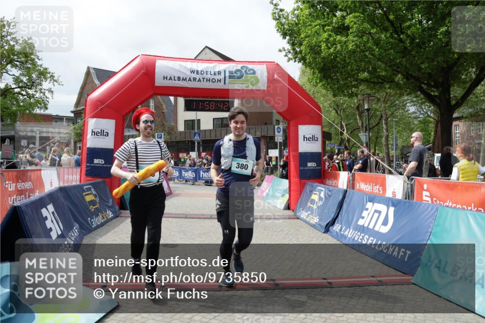 10.05.2026 - 8. Wedeler Halbmarathon Yannick Fuchs http://msf.ph/oto/9735850 10.05.2026 11:58:40 Ziel 77, 379, 380, 794, 879, 901, 2131, 2163, 2169 meine-sportfotos.de