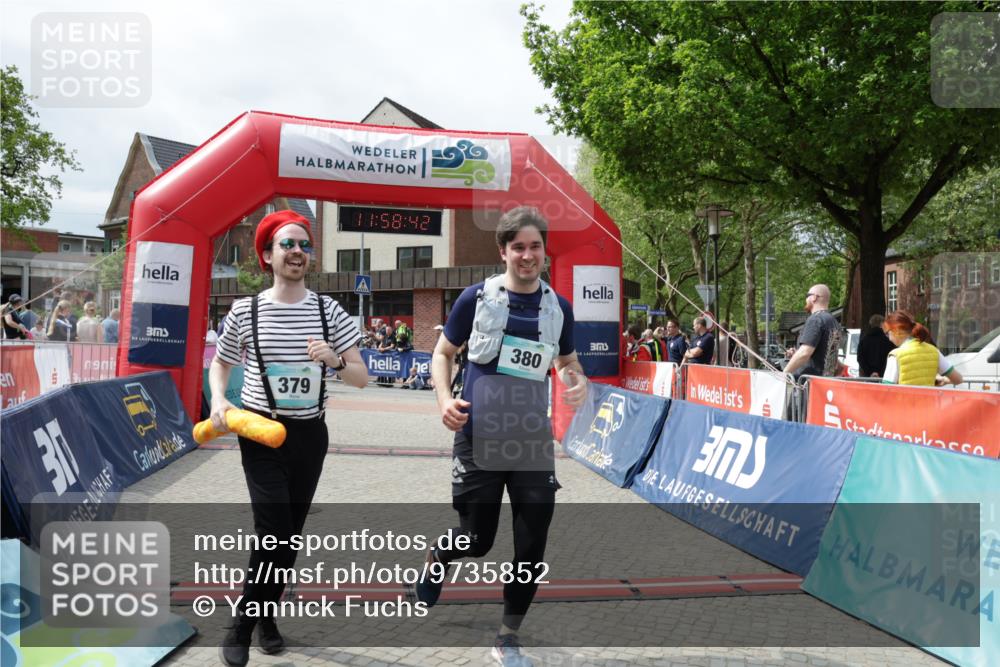 10.05.2026 - 8. Wedeler Halbmarathon Yannick Fuchs http://msf.ph/oto/9735852 10.05.2026 11:58:40 Ziel 77, 379, 380, 794, 879, 901, 2131, 2163, 2169 meine-sportfotos.de