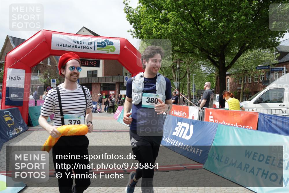 10.05.2026 - 8. Wedeler Halbmarathon Yannick Fuchs http://msf.ph/oto/9735854 10.05.2026 11:58:41 Ziel 77, 379, 380, 794, 901, 2163, 2169 meine-sportfotos.de