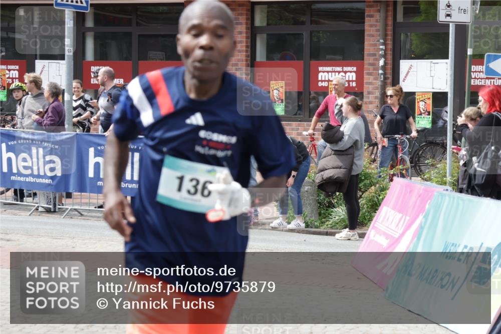 10.05.2026 - 8. Wedeler Halbmarathon Yannick Fuchs http://msf.ph/oto/9735879 10.05.2026 11:58:48 Ziel 136, 794, 901, 2163, 2169 meine-sportfotos.de