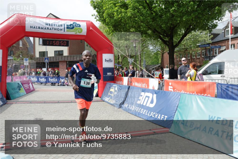 10.05.2026 - 8. Wedeler Halbmarathon Yannick Fuchs http://msf.ph/oto/9735883 10.05.2026 11:58:48 Ziel 136, 794, 901, 2163, 2169 meine-sportfotos.de