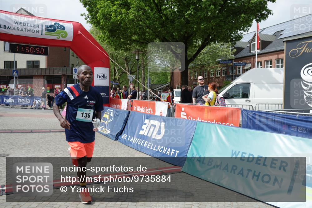 10.05.2026 - 8. Wedeler Halbmarathon Yannick Fuchs http://msf.ph/oto/9735884 10.05.2026 11:58:49 Ziel 136, 794, 901, 2163, 2169 meine-sportfotos.de
