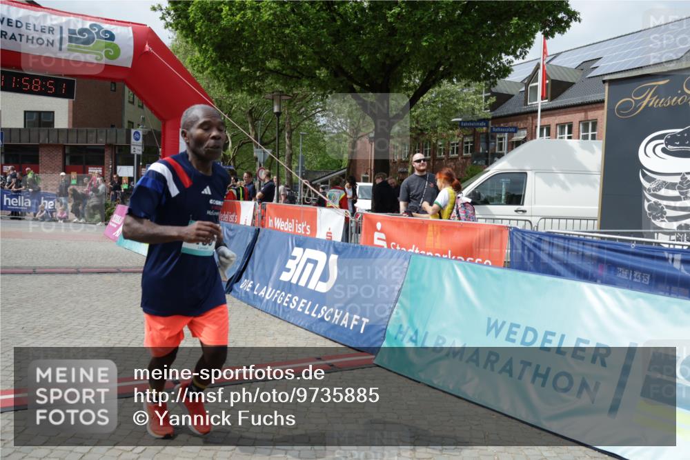 10.05.2026 - 8. Wedeler Halbmarathon Yannick Fuchs http://msf.ph/oto/9735885 10.05.2026 11:58:49 Ziel 136, 794, 901, 2163, 2169 meine-sportfotos.de