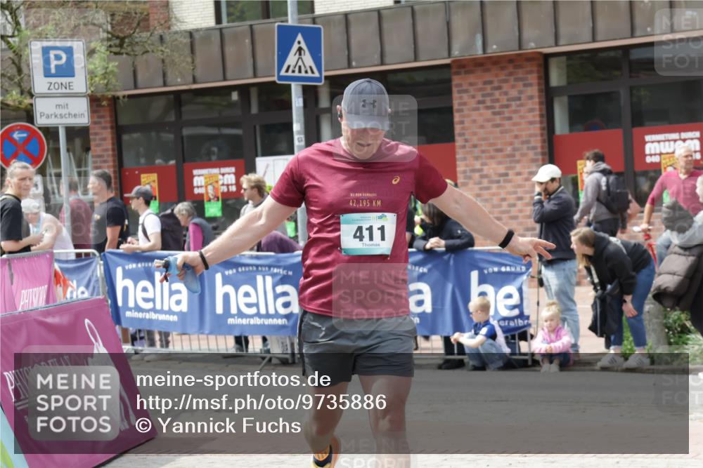 10.05.2026 - 8. Wedeler Halbmarathon Yannick Fuchs http://msf.ph/oto/9735886 10.05.2026 11:58:56 Ziel 411 meine-sportfotos.de