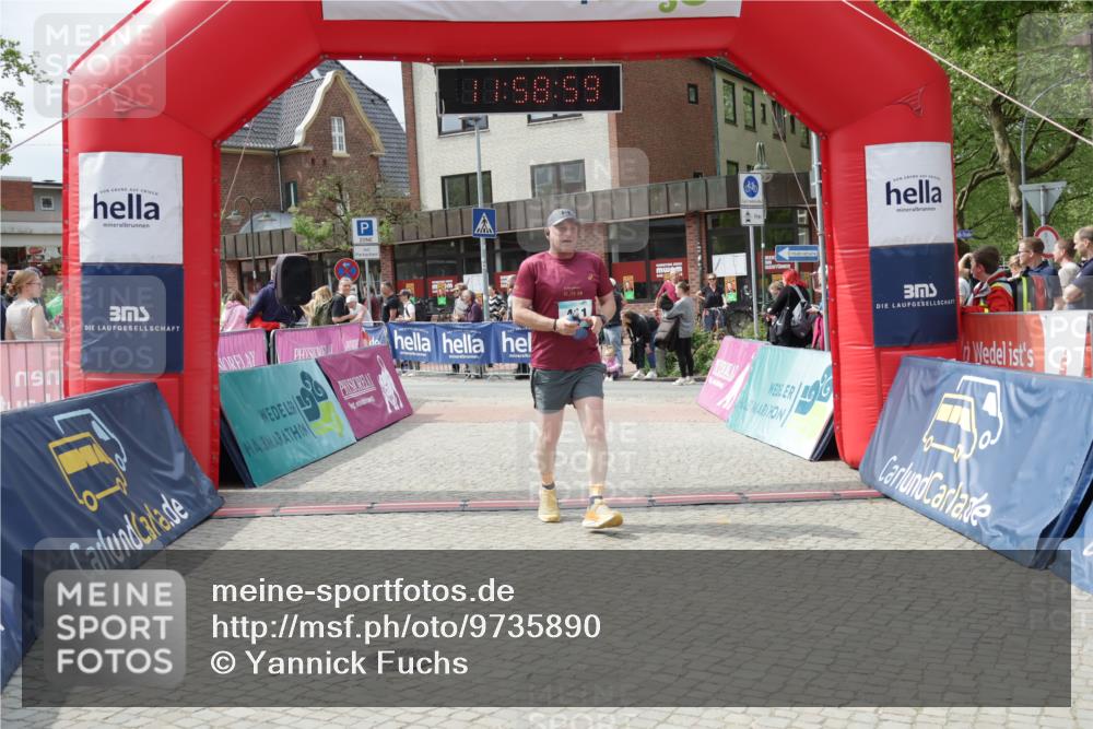 10.05.2026 - 8. Wedeler Halbmarathon Yannick Fuchs http://msf.ph/oto/9735890 10.05.2026 11:58:57 Ziel 411 meine-sportfotos.de
