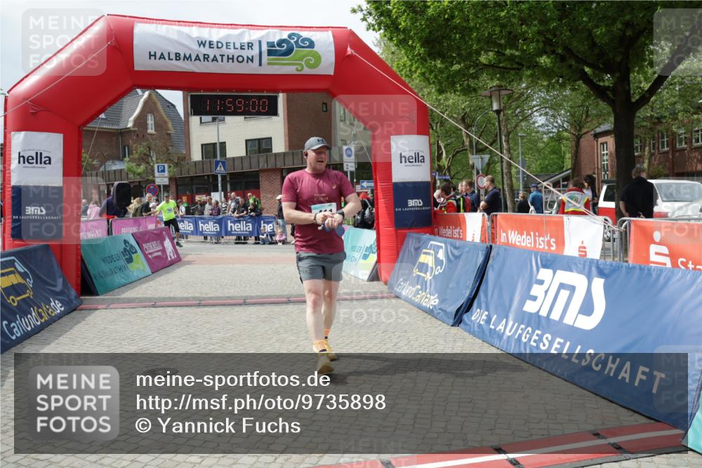 10.05.2026 - 8. Wedeler Halbmarathon Yannick Fuchs http://msf.ph/oto/9735898 10.05.2026 11:58:58 Ziel 411, 956 meine-sportfotos.de