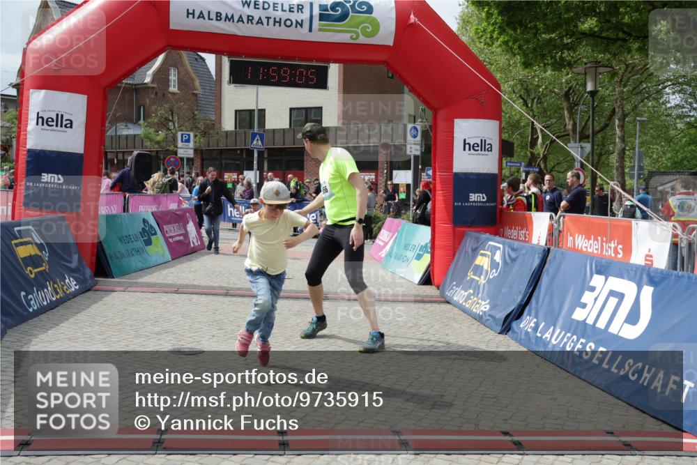 10.05.2026 - 8. Wedeler Halbmarathon Yannick Fuchs http://msf.ph/oto/9735915 10.05.2026 11:59:03 Ziel 411, 424, 956 meine-sportfotos.de