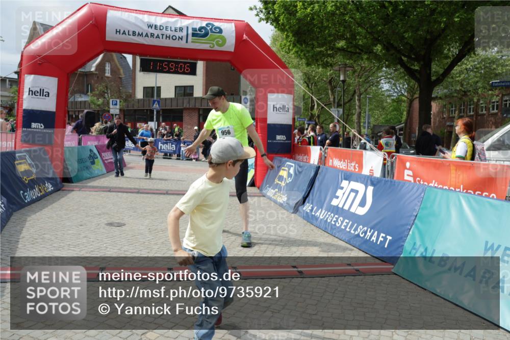 10.05.2026 - 8. Wedeler Halbmarathon Yannick Fuchs http://msf.ph/oto/9735921 10.05.2026 11:59:04 Ziel 424, 956 meine-sportfotos.de