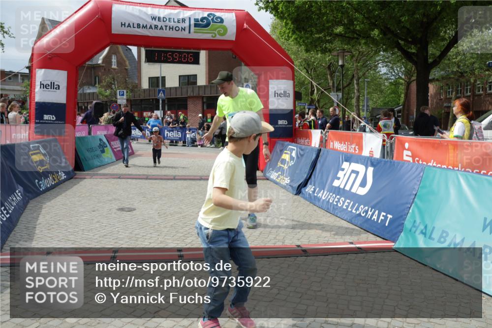 10.05.2026 - 8. Wedeler Halbmarathon Yannick Fuchs http://msf.ph/oto/9735922 10.05.2026 11:59:04 Ziel 424, 956 meine-sportfotos.de
