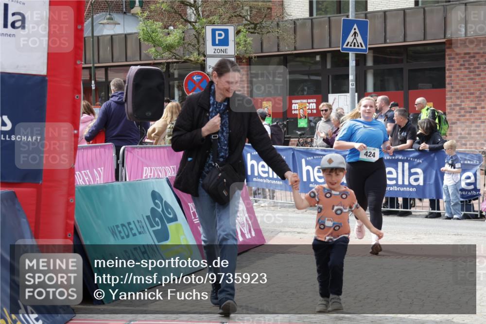 10.05.2026 - 8. Wedeler Halbmarathon Yannick Fuchs http://msf.ph/oto/9735923 10.05.2026 11:59:05 Ziel 424, 830, 956 meine-sportfotos.de