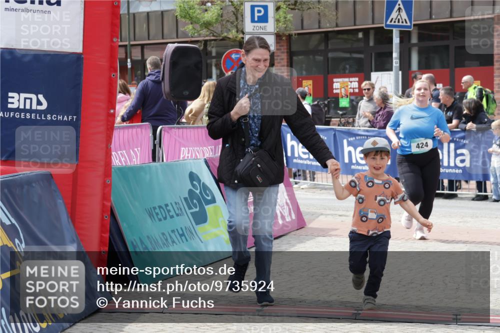 10.05.2026 - 8. Wedeler Halbmarathon Yannick Fuchs http://msf.ph/oto/9735924 10.05.2026 11:59:05 Ziel 424, 830, 956 meine-sportfotos.de