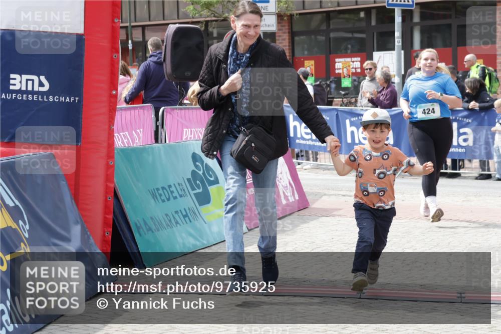 10.05.2026 - 8. Wedeler Halbmarathon Yannick Fuchs http://msf.ph/oto/9735925 10.05.2026 11:59:05 Ziel 424, 830, 956 meine-sportfotos.de